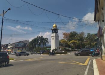 KUALA Kangsar adalah satu daripada dua daerah di Semenanjung yang mengalami cuaca panas tahap satu atau berjaga-jaga menurut laman Facebook Jabatan Meteorologi Malaysia.