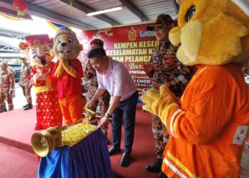 CHOO Ken Hwa ketika merasmikan Kempen Kesedaran Keselamatan Kebakaran dan Pelancaran Op Tahun Baharu Cina 2024 di Lukut, Port Dickson hari ini.-UTUSAN/MOHD. SHAHJEHAN MAAMIN.