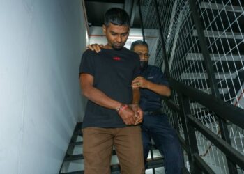 T. KUNA didakwa di Mahkamah Sesyen Ipoh hari ini atas tuduhan sengaja mendatangkan kecederaan parah terhadap seorang anggota polis sedang bertugas dalam kejadian di Tanjung Rambutan Ahad lalu. - UTUSAN/MUHAMAD NAZREEN SYAH MUSTHAFA