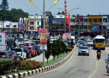 KEPADATAN penduduk di kawasan DUN Lukut, Negeri Sembilan memerlukan sebuah balai bomba dibina di kawasan tersebut.-UTUSAN/MOHD. SHAHJEHAN MAAMIN