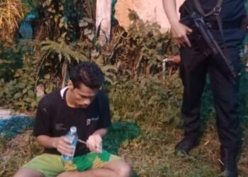 PATI yang ditahan di Kampung Bermin, Tapah semalam selepas melarikan diri dari Depot Imigresen Sementara Bidor kelmarin. - UTUSAN/MEDIA SOSIAL