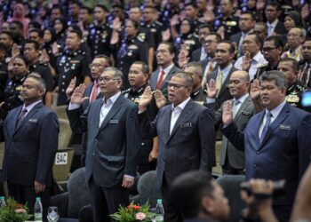 Kerajaan memulakan rombakan besar-besaran dalam perkhidmatan kerajaan. - Gambar hiasan