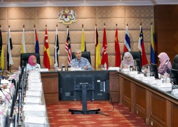 AHMAD Zahid Hamidi hadir mempengerusikan Mesyuarat Majlis Sosial Negara Bil.1 Tahun 2024 di Putrajaya. - UTUSAN/FAISOL MUSTAFA