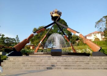 MONUMEN Kemahkotaan Johor menjadi tarikan baharu di Dataran Batu Hampar atau Rock Garden di Segamat, Johor.