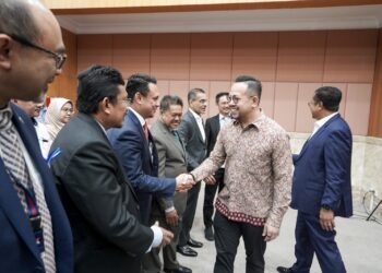 STEVEN Sim ketika hadir perhimpunan bulanan KSM Putrajaya. - UTUSAN/FAISOL MUISTAFA