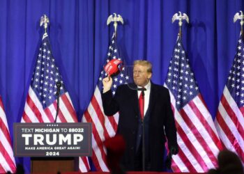 DONALD Trump berucap ketika menghadiri kempen di Michigan.-AFP