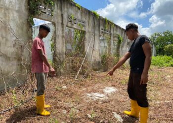 LOKASI dimana enam ketul tulang manusia yang ditemui berdekatan rumah terbengkalai di Lorong Imam Jailani, Kampung Batu  7, Jalan Tongkang Pechah di Batu Pahat pada 28 Februari lalu.