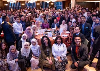 Anwar Ibrahim  pada Majlis Perdana Menteri bersama Diaspora Malaysia di Jerman malam tadi.