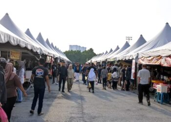 ‘Broker’ atau orang tengah didakwa kaut keuntungan berlipat kali ganda apabila mengenakan kadar sewa tinggi kepada peniaga bazar Ramadan sehingga mencecah ribuan ringgit sebulan. -GAMBAR HIASAN