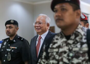 NAJIB Tun Razak hadir di Mahkamah Tinggi Kuala Lumpur bagi mendengar bicara kes saman SRC International terhadapnya. UTUSAN/M. FIRDAUS M. JOHARI.