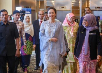 Raja Permaisuri Perak Tuanku Zara Salim berkenan berangkat ke Majlis Simposium Women In Medicine 2024 sempena Sambutan Hari Wanita Sedunia di Hotel Weil, Ipoh.FOTO/MUHAMAD NAZREEN SYAH MUSTHAFA