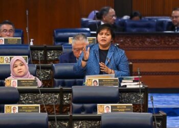 AZALINA Othman Said semasa sesi penggulungan RUU Ke­kebalan Bidang Kuasa Negara A­sing 2023 di Dewan Rakyat, semalam.