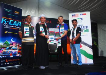 SHADAN Othman melancarkan Tabung Solidariti Palestin Melgrab 2024 di Jalan Hang Tuah, Melaka. - UTUSAN/AMRAN MULUP