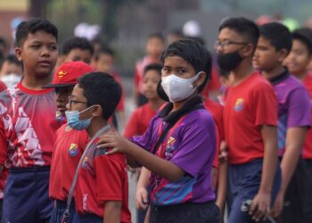 SEMUA sekolah juga diberi kebenaran untuk memakai pakaian sukan sepanjang musim panas ini.