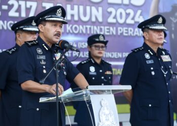 MOHD. Yusri Hassan Basri berucap pada sambutan Hari Polis ke-217 peringkat negeri di IPK Perak di Ipoh. - UTUSAN/MUHAMAD NAZREEN SYAH MUSTHAFA