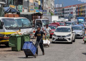 Kerajaan disaran mencari dan mendaftar pelarian yang berada di negara ini sebelum membenarkan mereka diambil bekerja.