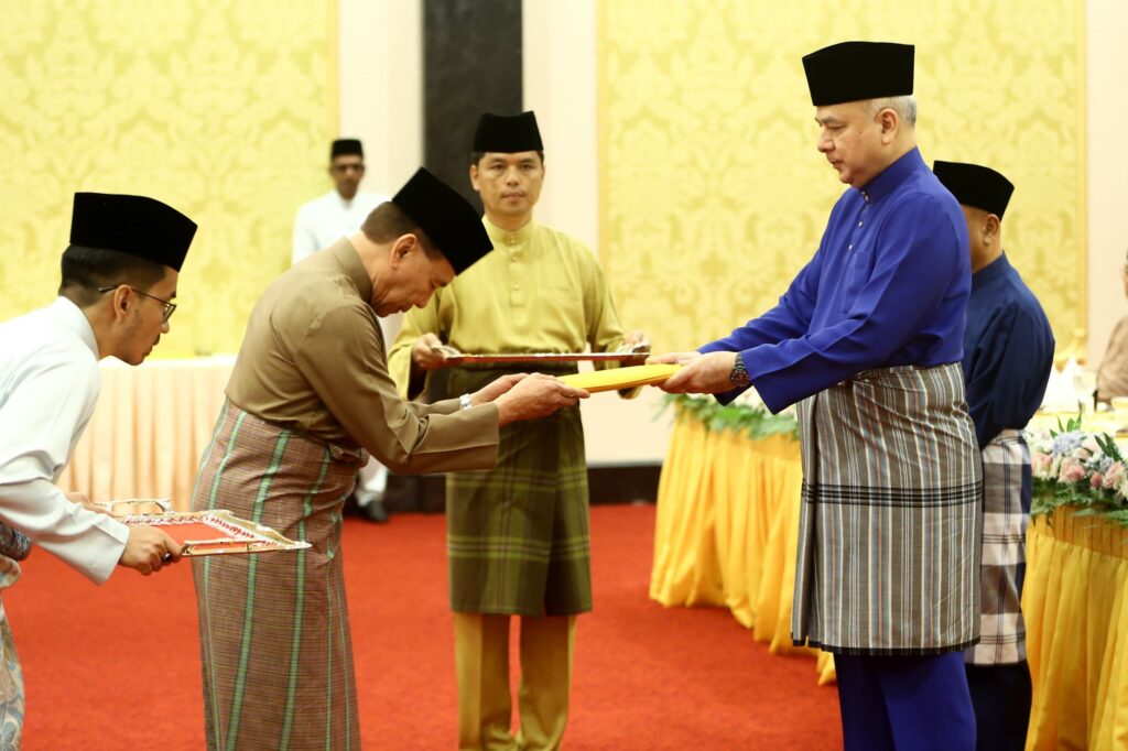 Sultan Nazrin terima serahan zakat perniagaan RM9.26 juta 6