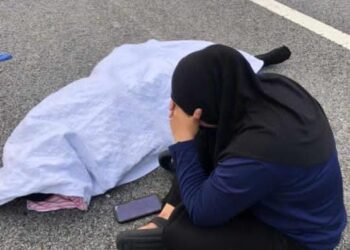 KEADAAN mangsa kemalangan langgar lari di Kilometer 38.9, Jalan Ipoh-Kuala Kangsar, Sungai Siput hari ini. - UTUSAN/MEDIA SOSIAL