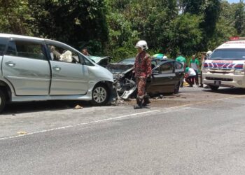 KEADAAN kenderaan terlibat kemalangan yang menyebabkan dua maut di Kilometer 46, Jalan Raya Timur-Barat, Gerik-Jeli dekat Gerik hari ini. - UTUSAN/IHSAN JBPM