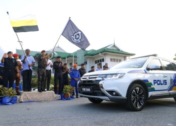 MOHD. Yusri Hassan Basri melepaskan konvoi pada Majlis Pelancaran Program Ops Selamat XXII sempena Hari Raya Aidilfitri 2024 di Plaza Tol Ipoh Selatan (Arah Utara) hari ini. - UTUSAN/ZULFACHRI ZULKIFLI