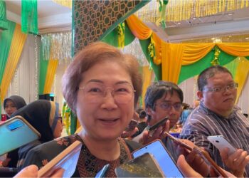 CHRISTINA Liew semasa ditemui pada majlis berbuka puasa Kementerian Pelancongan, Kebudayaan dan Alam Sekitar di Kota Kinabalu semalam.