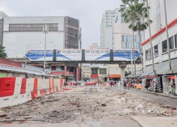 KEADAAN di Jalan Raja Bot di ibu negara selepas gerai-gerai dirobohkan untuk projek pembangunan baharu. –  UTUSAN/AMIR KHALID