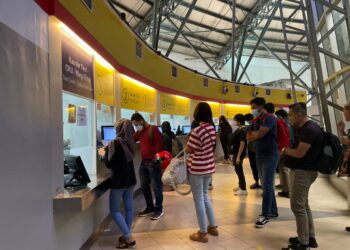 JUALAN tiket bas ekspres ke semua destinasi terutama pantai timur, utara dan selatan dari Terminal Melaka Sentral (Melaka Sentral) di sini masih boleh diperoleh.