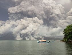 Gunung Ruang meletus lagi – Utusan Malaysia