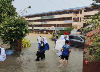 Keadaan di Sekolah Rendah Agama Zahidiah, Kampung Melayu Sungai Buloh.yang dinaiki air sekitar pukul5 petang.