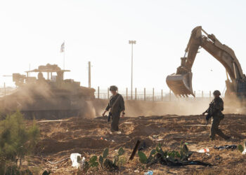 GAMBAR menunjukkan tentera Israel beroperasi di Rafah, selatan Gaza, kelmarin. -AFP