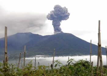 GUNUNG Marapi meletus pada Disember tahun lalu. -AGENSI