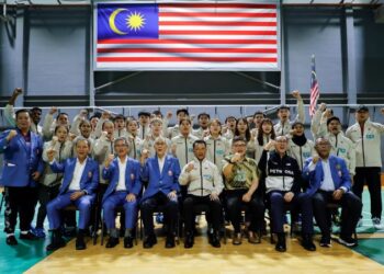 UBAH dan rombak Persatuan Badminton Malaysia (BAM) demi maruah dan martabat sukan badminton negara.