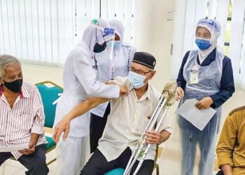 INDIVIDU yang menerima vaksin Astrazeneca tidak perlu risau kerana  tidak timbul kesan serius selepas dua tahun  wabak berakhir.