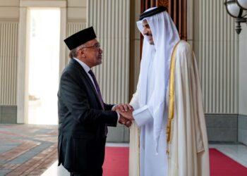 PERDANA Menteri, Datuk Seri Anwar Ibrahim bertemu dengan Amir Qatar Sheikh Tamim bin Hamad Al Thani di Amiri Diwan Doha, Qatar pada 13 Mei 2024. - AFIQ HAMBALI/Pejabat Perdana Menteri