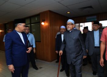 ABDUL Hadi Awang (dua kanan) semasa menghadiri KONSIS 2024 di Balai Islam Lundang, Kota Bharu, Kelantan-UTUSAN/KAMARUL BISMI KAMARUZAMAN.