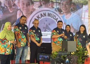 TUANKU Syed Faizuddin Putra Jamalullail merasmikan Sambutan HBN Peringkat Negeri Perlis Tahun 2024 di Dataran Lok 9, Kuala Perlis, hari ini.-UTUSAN/ASYRAF MUHAMMAD