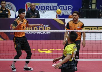 GANDINGAN Aidil Aiman Azwawi dan Noraizat Nordin perlu memperkemaskan rentak permainan untuk menjadi pencabar dalam acara beregu di Piala Dunia Sepak Takraw 2024-GAMBAR- AMIR KHALID