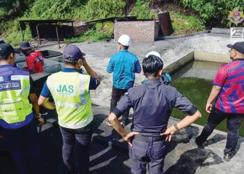 Pegawai MKPu dan beberapa agensi berkaitan melakukan pemeriksaan terhadap dua kilang memproses pyrolisis di Jalan Seelong, Senai, Johor semalam.