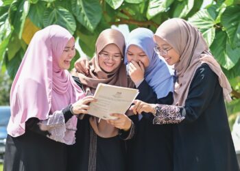 Terdapat kebimbangan lepasan Sijil Pelajaran Malaysia makin kurang berminat melanjutkan pelajaran dalam bidang perubatan ekoran banyak isu yang ditimbulkan masa kini. – GAMBAR HIASAN