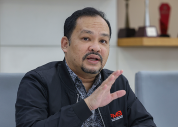 AHMAD Razlan Mohamed ketika ditemui di pejabatnya di Hicom-glenmarie Industrial Park, Shah Alam, Selangor