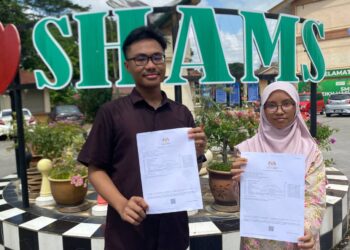 NAQEEB Yusuf dan Aisyah yang memperoleh keputusan cemerlang 11A+ dalam SPM 2023 sekali gus muncul sebagai pelajar terbaik di Negeri Sembilan. FOTO : NOR SHAFAWATI YUP