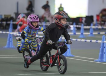 KUALA LUMPUR, 4 MEI 2024 - Aksi perlumbaan  sebahagian kanak-kanak dari pelbagai negara yang menyertai perlumbaan Kejohanan Antarabangsa M8 Malaysia ‘Pushbike’ yang diadakan di Talent Champs Sport Complex, Taman Eko Langat, Kajang di sini hari ini. GAMBAR - AMIR KHALID / PEMBERITA - HAKIMI ( UTUSAN ) / RIDUAN ( KOSMO )