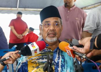 TAJUDDIN Abdul Rahman dalam sidang akhbar pada Majlis Rumah Terbuka Aidilfitri Taj Internasional College (TIC) di Ipoh hari ini. - UTUSAN