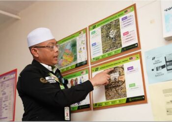 ASHROF Shamsuddin menunjukkan kawasan sektor penginapan jemaah haji Malaysia di Madinah.