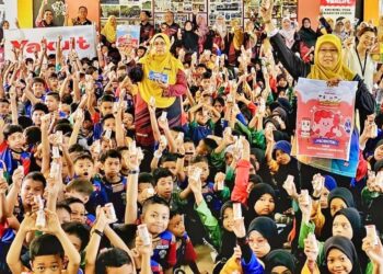 LEBIH 500 murid memeriahkan program Misi Sihat Yakult 3.0 bersempena Hari Kesihatan Penghadaman Dunia bertemakan 
Murid Sihat Cemerlang Sukan di 
Sekolah Kebangsaan (SK) Seri Tunjong, Beseri, Perlis hari ini.-UTUSAN