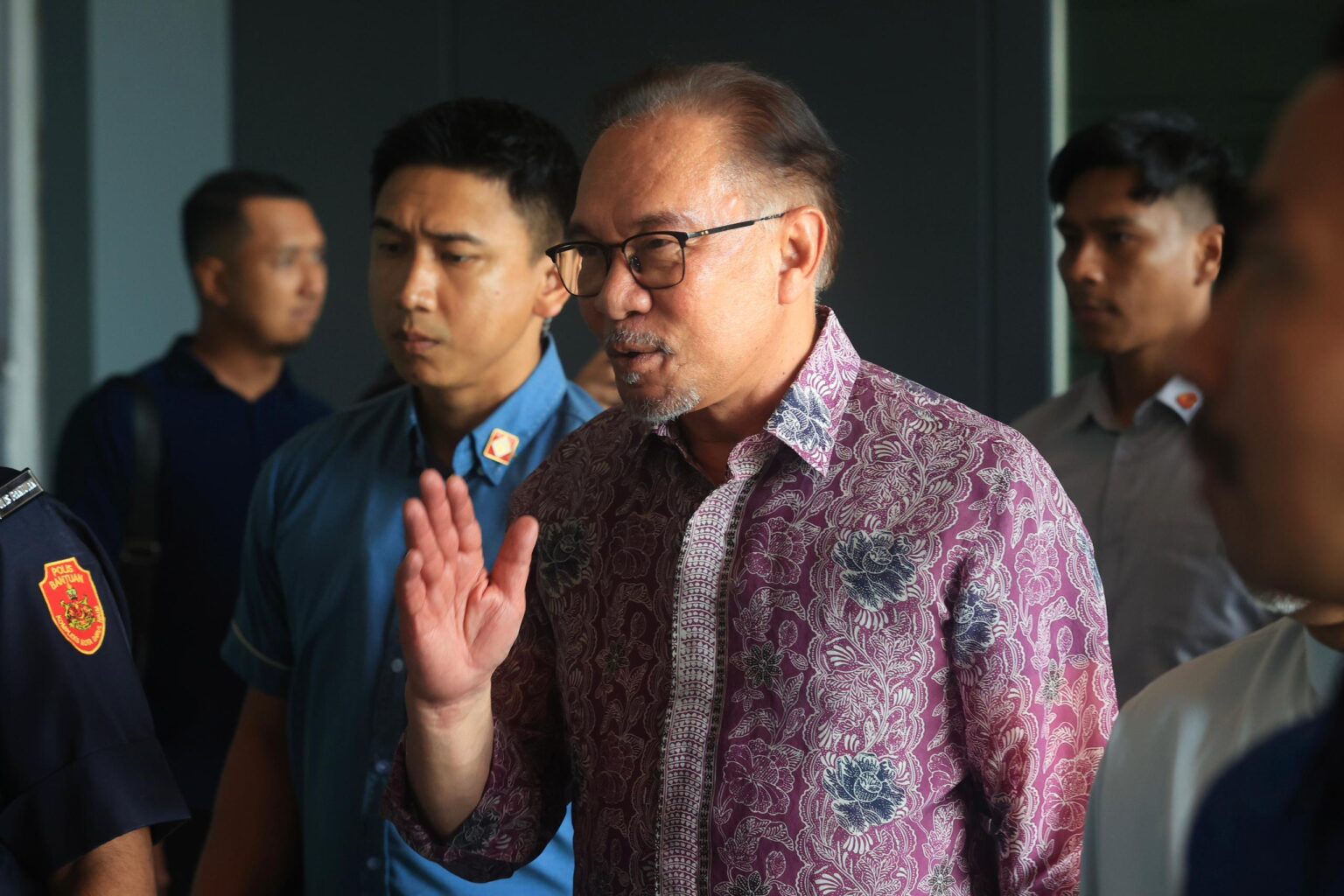 Anwar Jumpa Menteri Besar Kelantan - Utusan Malaysia