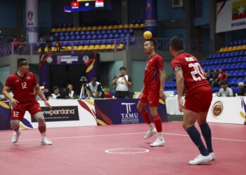 AKSI regu ketiga Thailand ketika berdepan China dalam aksi kedua peringkat Kumpulan B bagi acara berpasukan di Piala Dunia Sepak Takraw 2024 di Stadium Titiwangsa, hari ini.