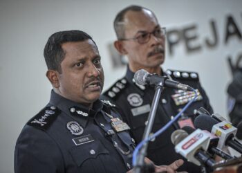 HUSSEIN OMAR KHAN pada sidang akhbar di IPD KLIA. - UTUSAN/FAIZ ALIF ZUBIR