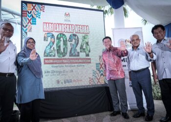 NGA Kor Ming {tiga dari kanan) selepas  majlis prapelancaran HLN 2024 di Taman Persahabatan China-Malaysia Anjung Floria, Putrajaya. - UTUSAN/FAIZ ALIF ZUBIR