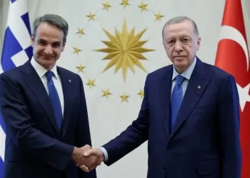 RECEP Tayyip Erdogan (kanan) bertemu dengan Kyriakos Mitsotakis di Istana Presiden di Ankara, Turkiye, semalam. -REUTERS